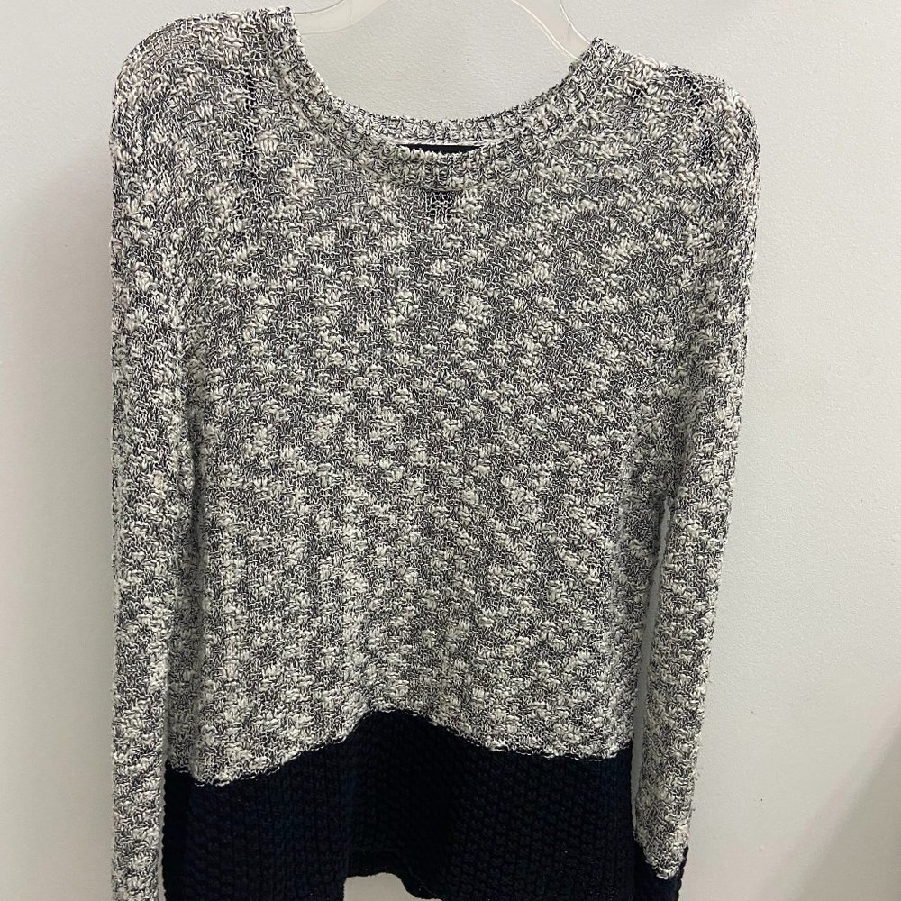 Forever 21 Black and White Size L Sweater